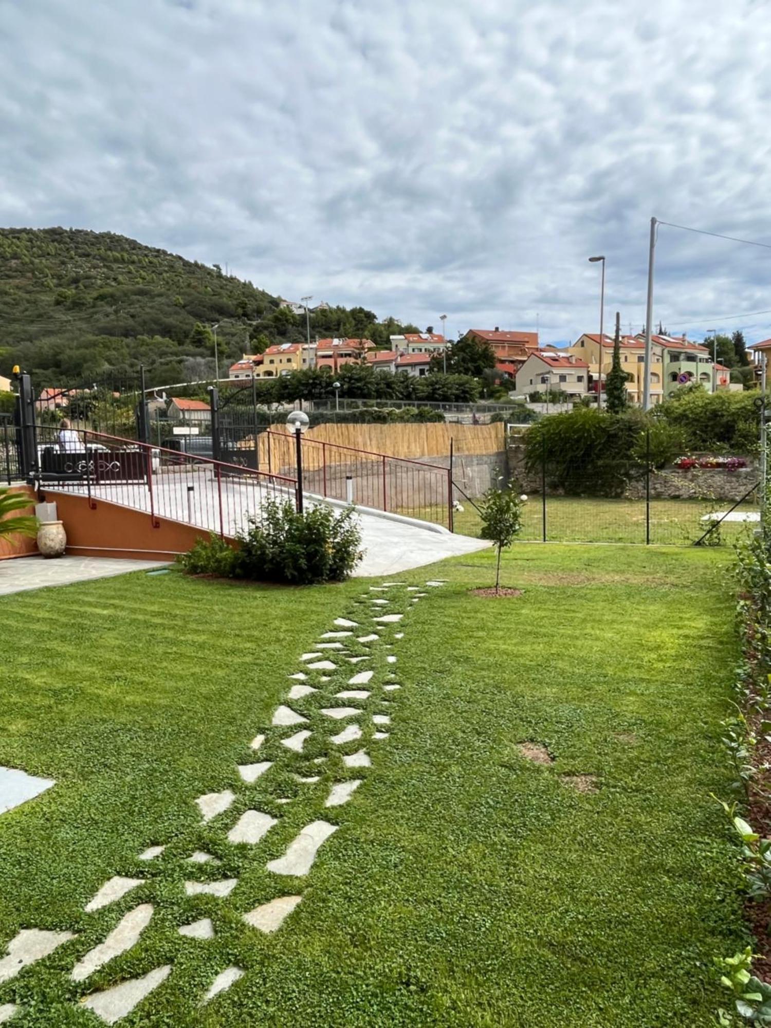 La Casa Del Gallo Pietra Ligure Exterior photo